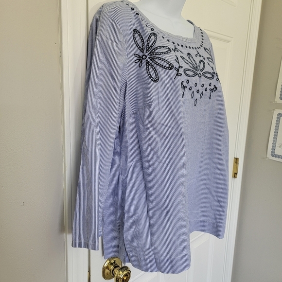 Talbots 100% Cotton Blue White Striped Embroidered Floral 3/4 Sleeve Top Size M - Picture 4 of 9